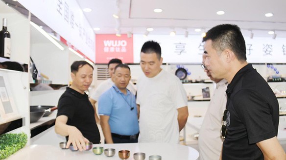 衣選集團領(lǐng)導來康鈦爾考察